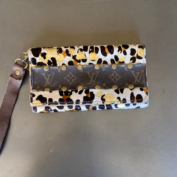 Refurbished Louis Vuitton wallet wristlet - Picture 1 of 7